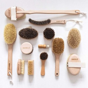 Natural wooden comb for detangling hair without plastic NOBLE